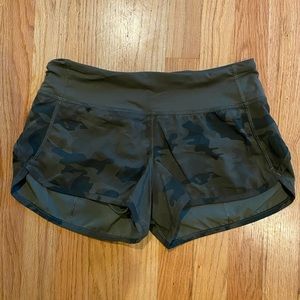 Lululemon camo running shorts size 4